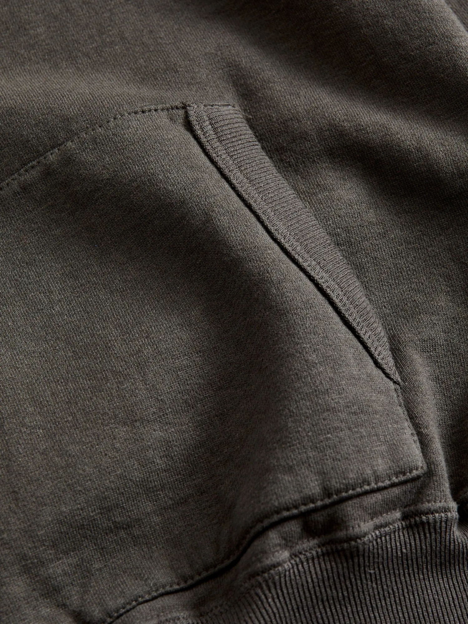 Ehu'kia Hooded Raglan Sweatshirt in Kokushoku Black