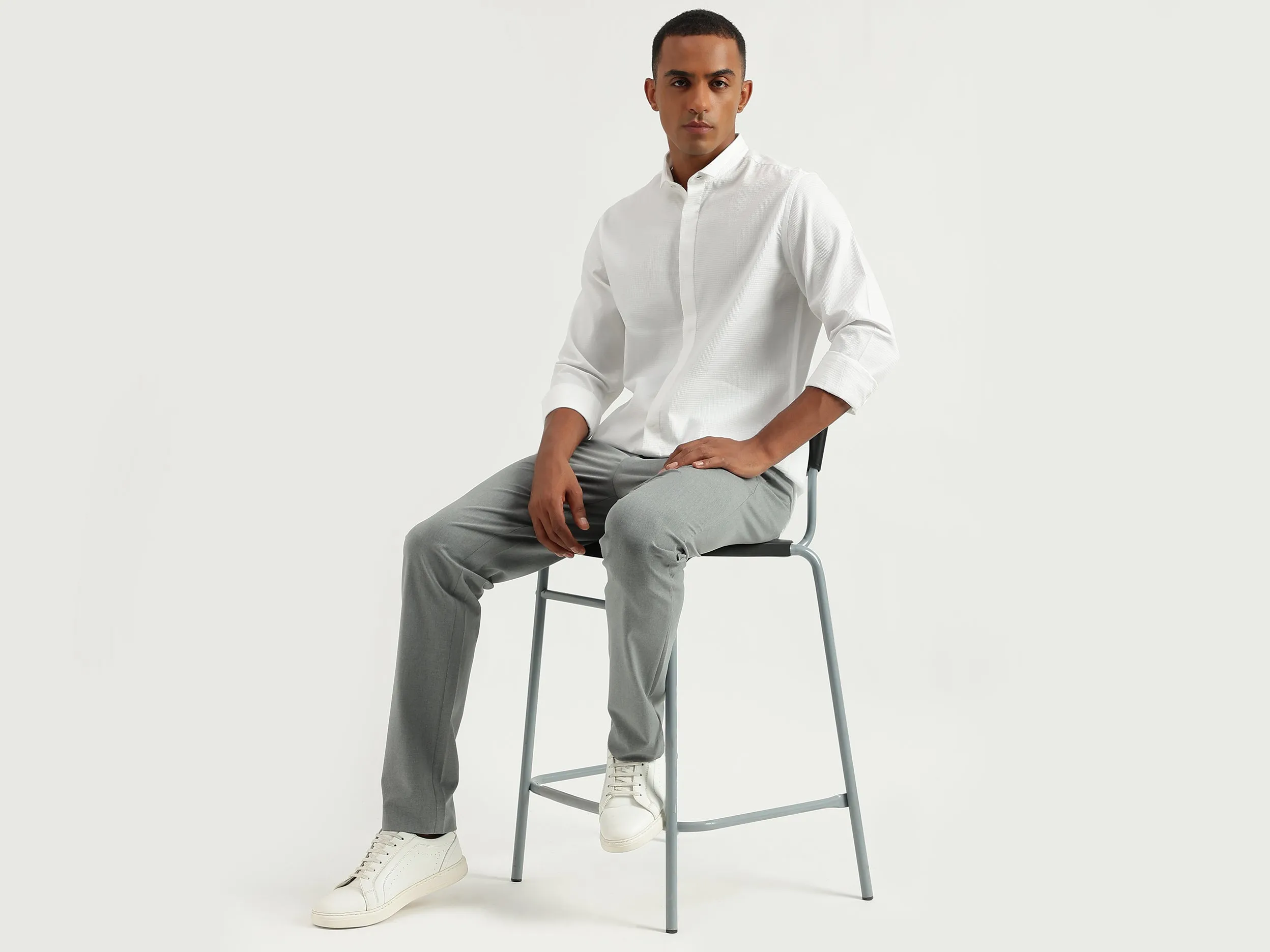Men's Slim Fit Cutaway Collar Textured Shirts