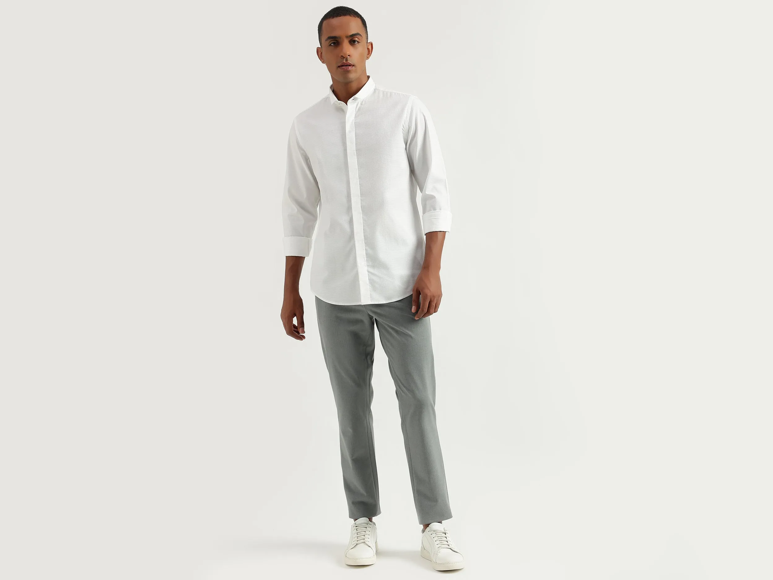 Men's Slim Fit Cutaway Collar Textured Shirts