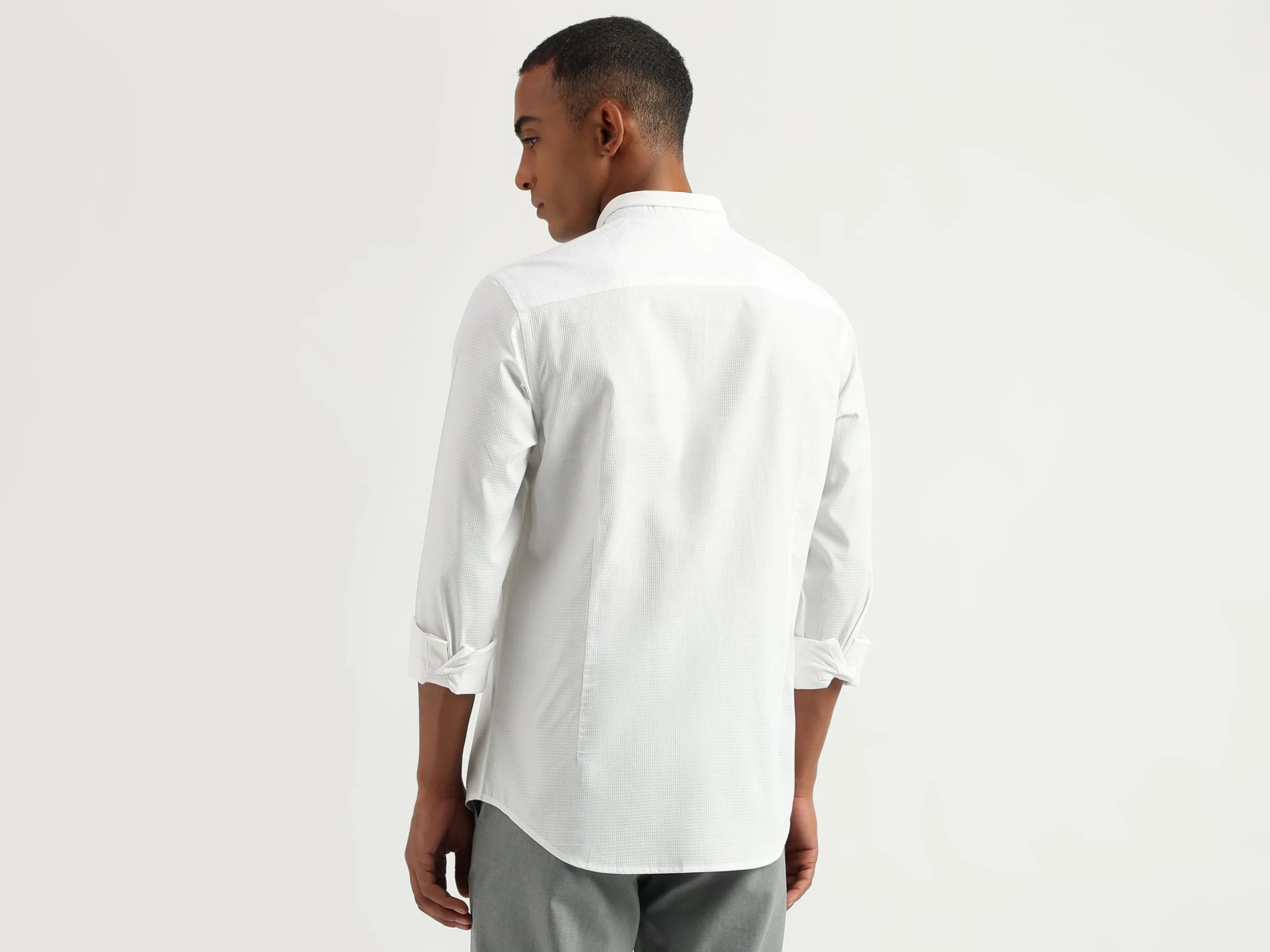 Men's Slim Fit Cutaway Collar Textured Shirts