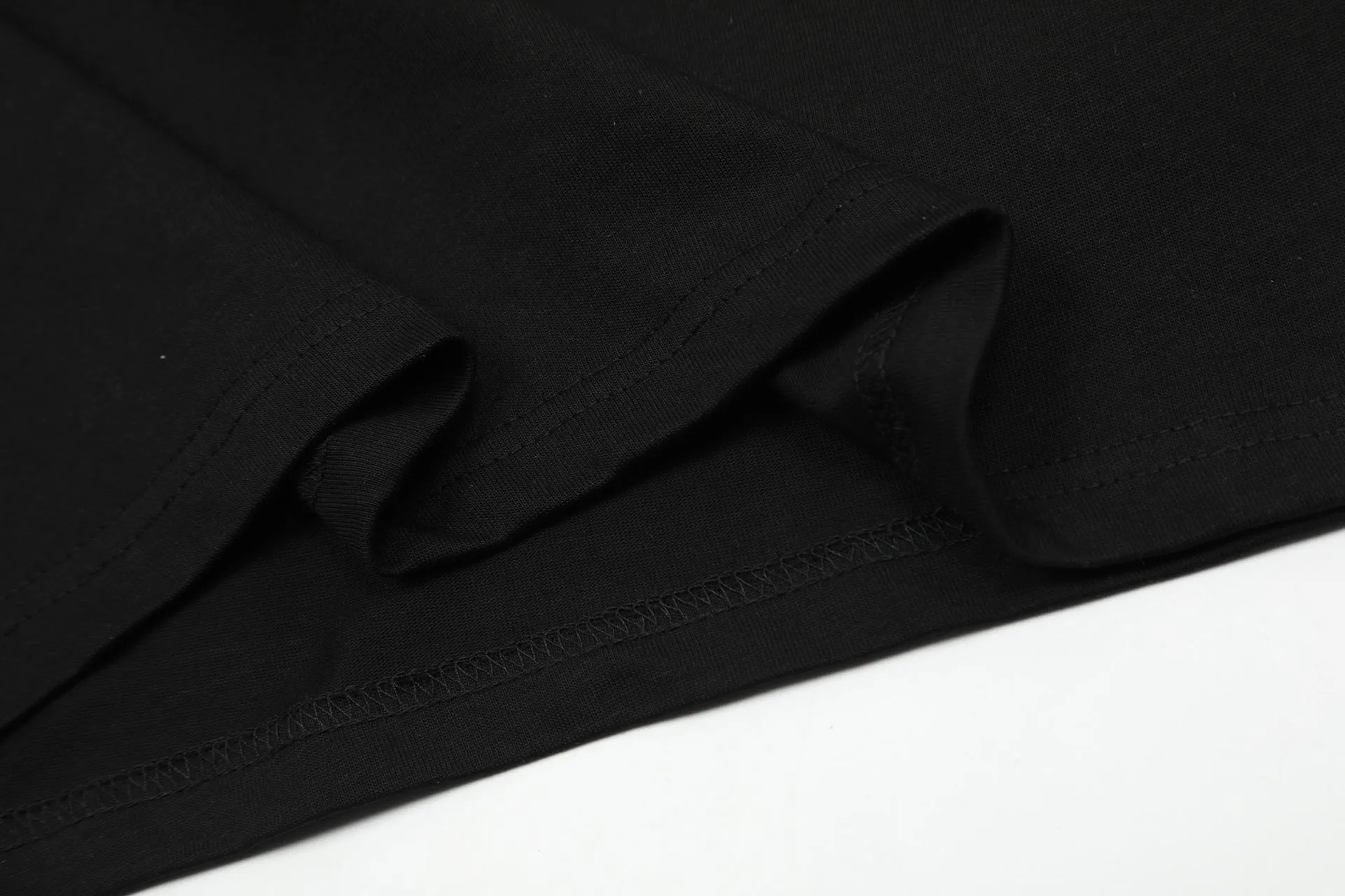 OFF WHITE Gradient Arrow Pattern T-Shirts