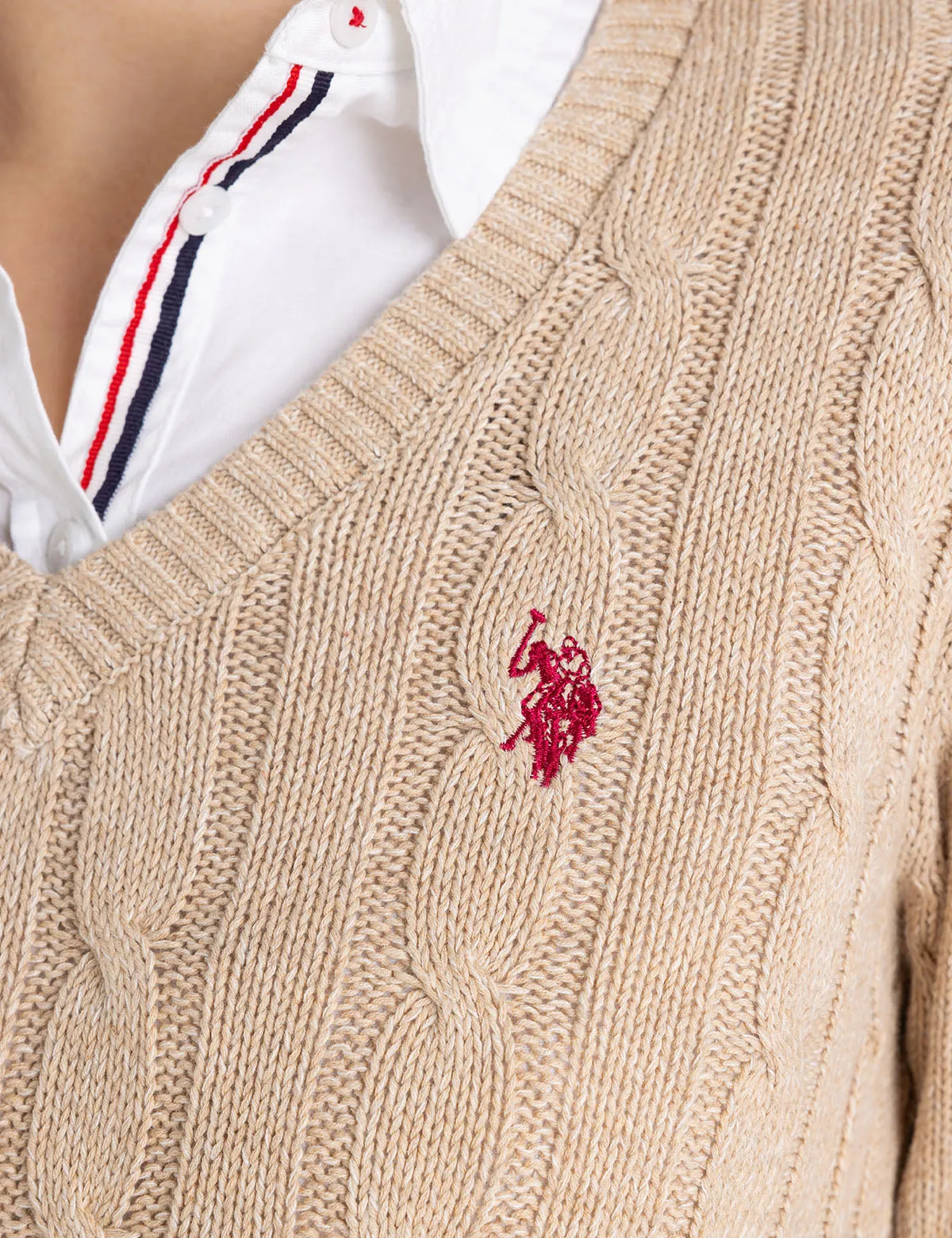 SOFT CABLE V-NECK SWEATER