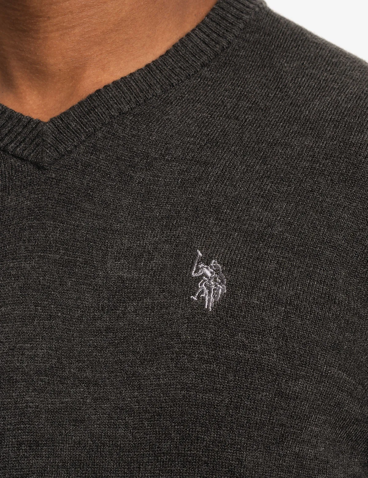 SOFT V-NECK SWEATER